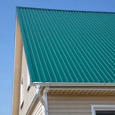 Монтаж профнастила на крышу фото Монтаж профнастила на крышу фото